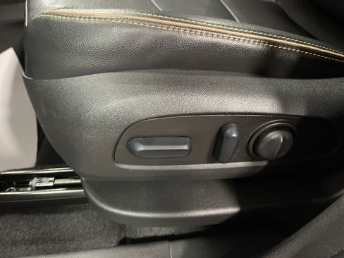 Used 2023 GMC Terrain AT4 image 9