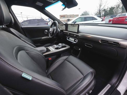 Used 2023 Genesis GV60 Advanced image 42