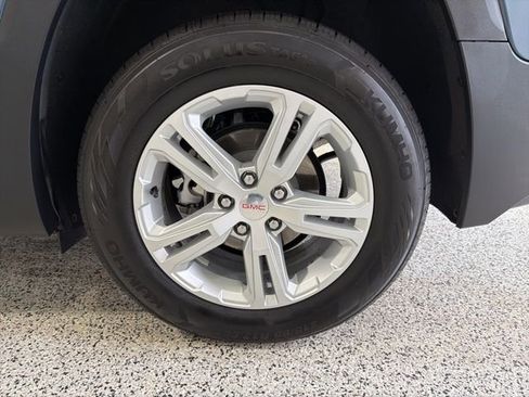 Used 2024 GMC Terrain SLE image 33