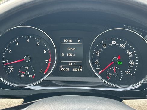 Used 2017 Volkswagen Jetta SEL image 37