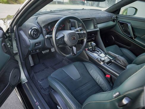 Used 2024 Nissan GT-R T-spec Dual-clutch 6-Speed Tra w/ Floor Mat Package image 2