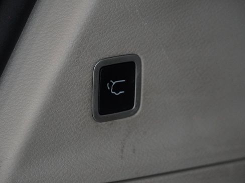 Used 2019 Chrysler Pacifica Touring-L image 10