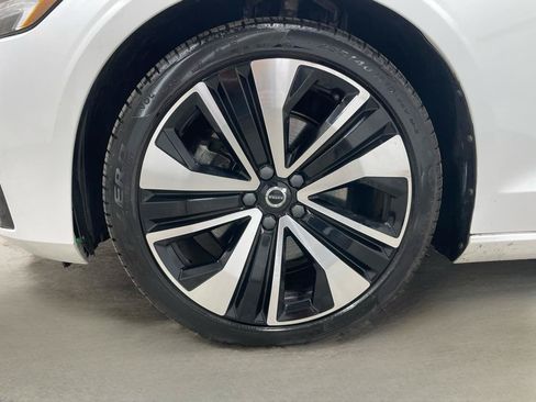 Used 2022 Volvo S60 B5 Momentum w/ Premium Package AWD/4WD image 6