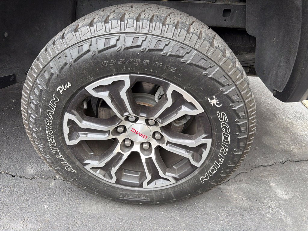 Used 2023 GMC Canyon AT4 w/ AT4 Premium Package AWD/4WD image 9