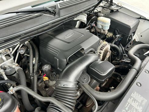 Used 2013 Chevrolet Suburban LTZ AWD/4WD image 10