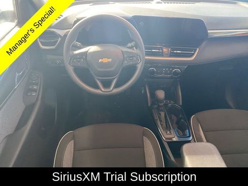 Used 2025 Chevrolet TrailBlazer LT w/ Driver Confidence Package image 5