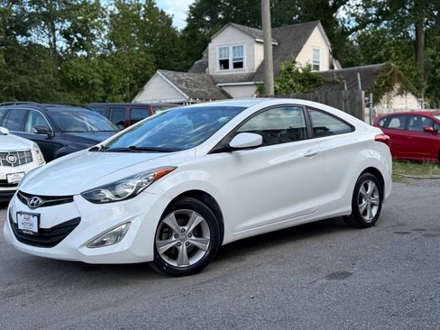 Used 2013 Hyundai Elantra FWD image 2