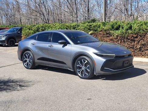 Used 2023 Toyota Crown XLE image 3