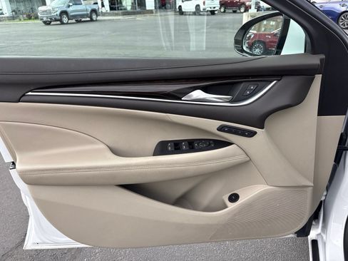 Used 2017 Buick LaCrosse Essence FWD image 9