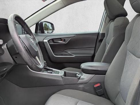 Used 2022 Toyota RAV4 XLE AWD/4WD image 18