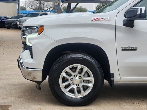 Used 2022 Chevrolet Silverado 1500 LT w/ Z71 Off-Road Package image 17