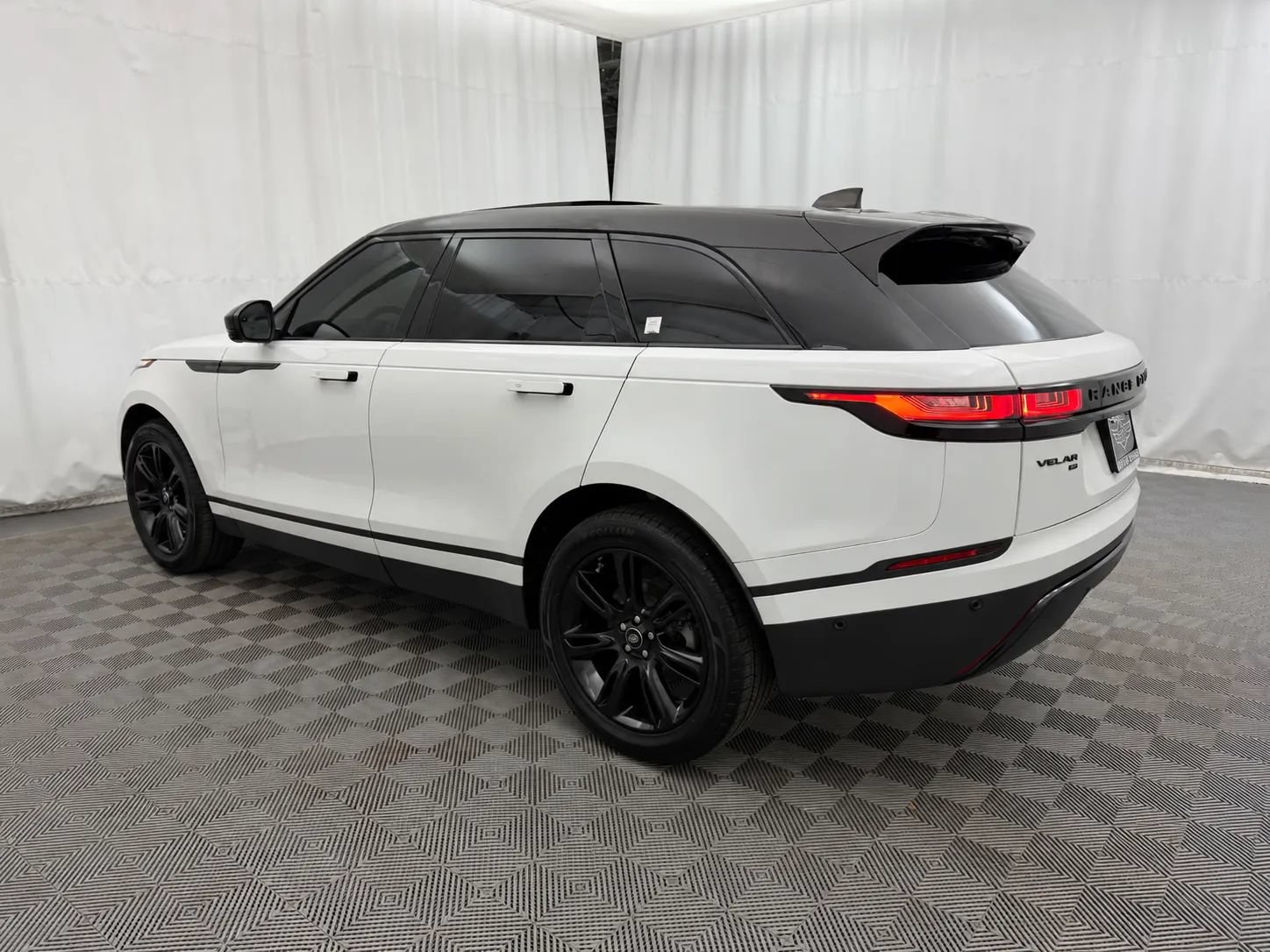Used 2021 Land Rover Range Rover Velar S AWD/4WD image 7