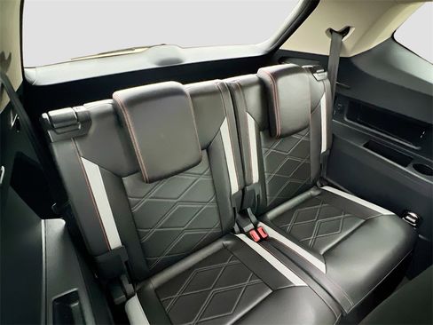 Used 2024 Volkswagen Atlas Peak Edition SE image 26