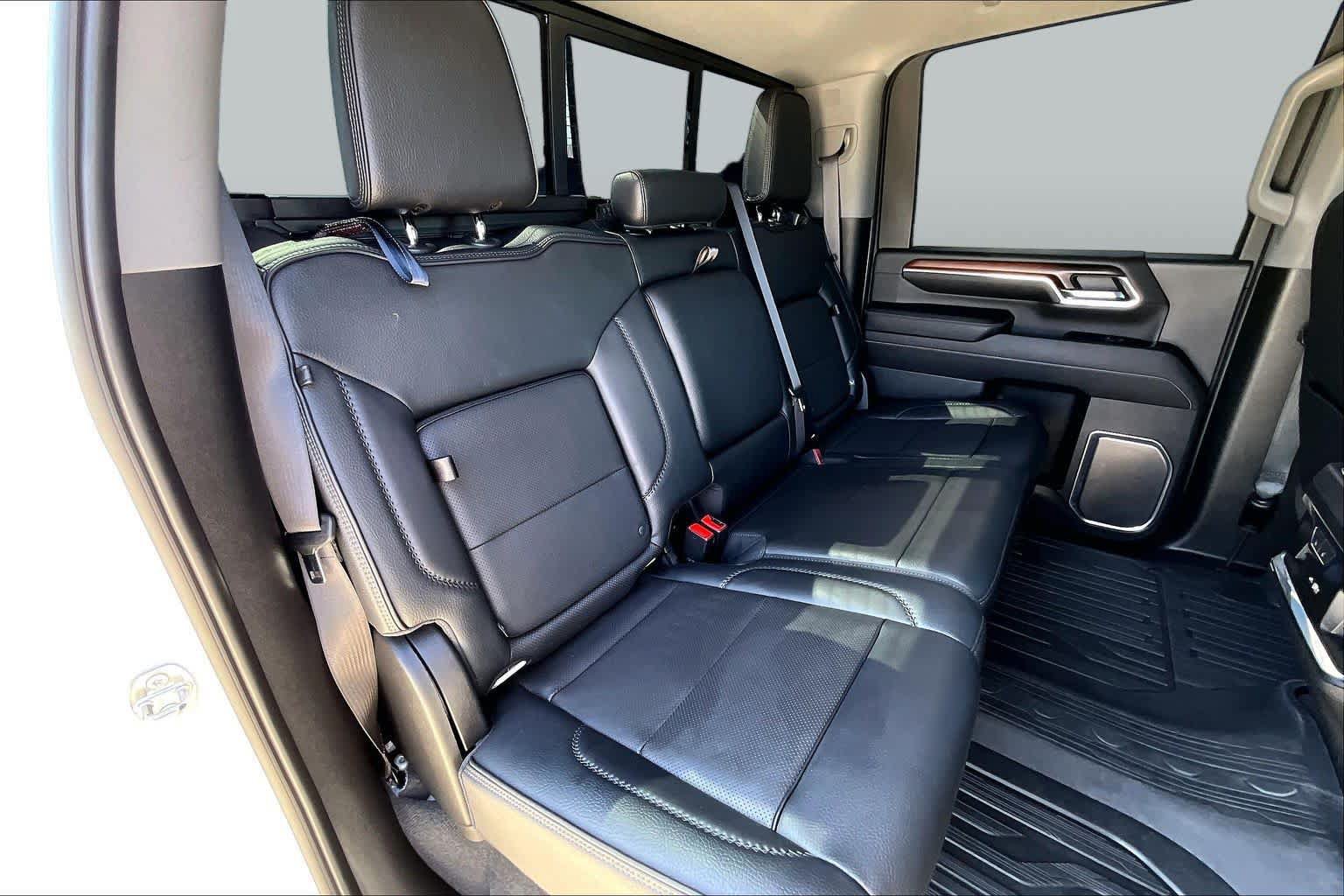 Used 2024 GMC Sierra 2500 Denali w/ Denali Reserve Package AWD/4WD image 18