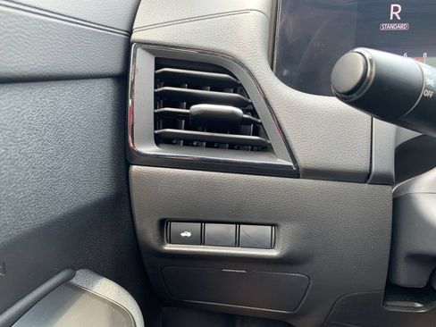 Used 2026 Nissan Sentra SR w/ Floor Mat Package FWD image 19