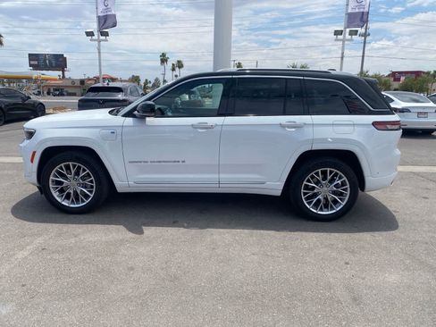 Used 2023 Jeep Grand Cherokee Summit w/ Advanced Protech Group IV AWD/4WD image 9