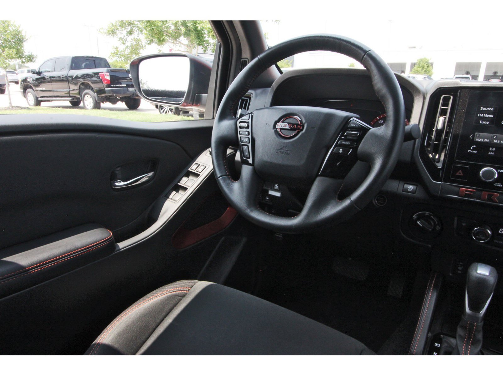 Certified 2025 Nissan Frontier PRO-4X w/ Pro Convenience Package AWD/4WD image 12