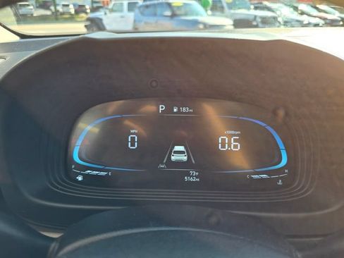 Used 2025 Hyundai Venue SEL FWD image 12
