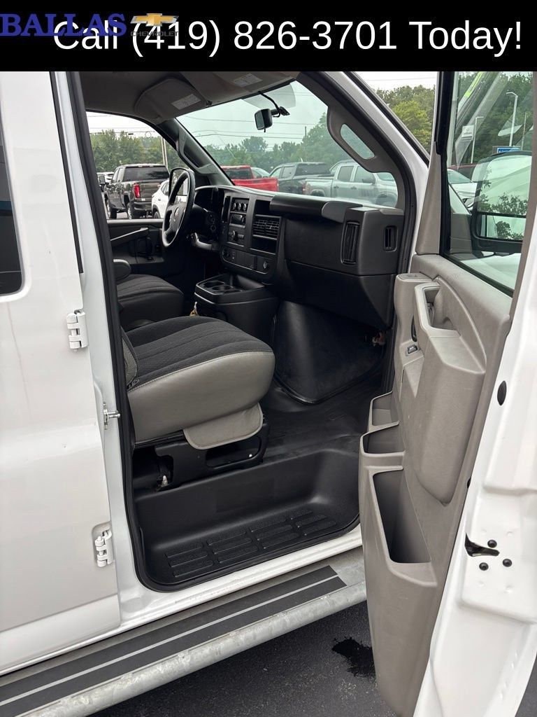 Used 2025 GMC Savana 2500 w/ Driver Convenience Package RWD image 7