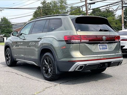 Used 2024 Volkswagen Atlas Peak Edition SE AWD/4WD image 4