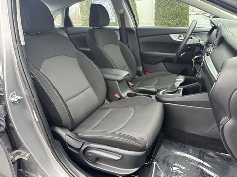 Used 2024 Kia Forte LXS w/ LXS Technology Package image 11