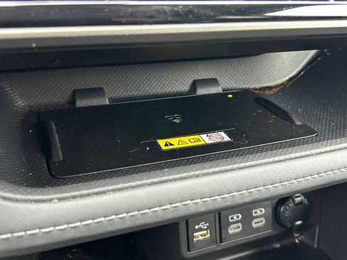 Used 2023 Toyota Highlander XLE AWD/4WD image 32