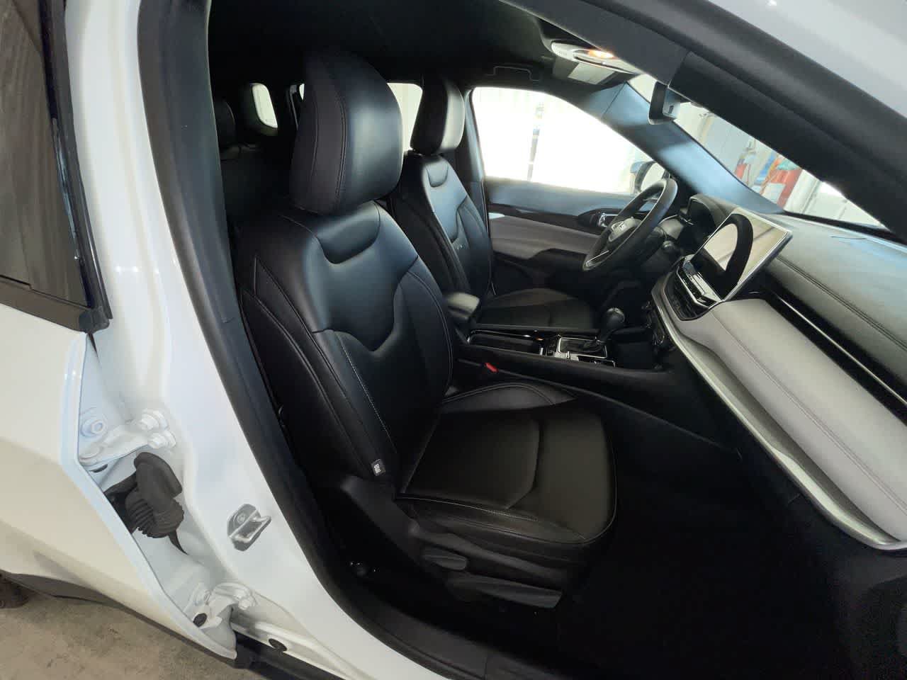 Used 2025 Jeep Compass Limited AWD/4WD image 23