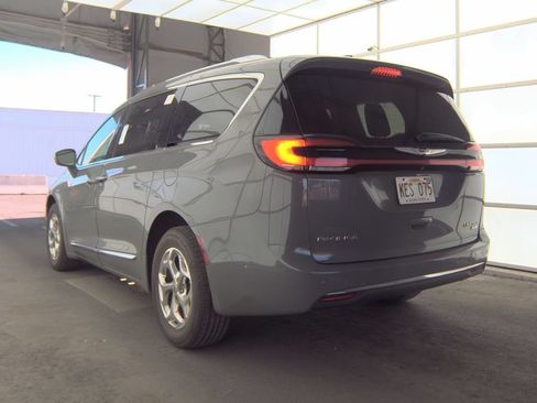 Used 2021 Chrysler Pacifica Limited w/ Premium & Safety Sphere Group AWD/4WD image 3