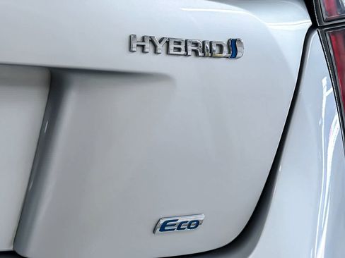 Used 2018 Toyota Prius Two image 27