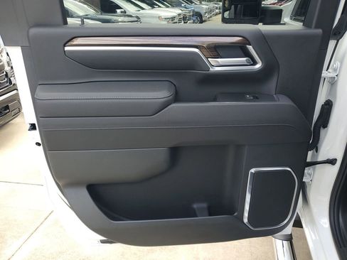 New 2025 Chevrolet Silverado 2500 LT w/ Z71 Chrome Sport Edition image 8