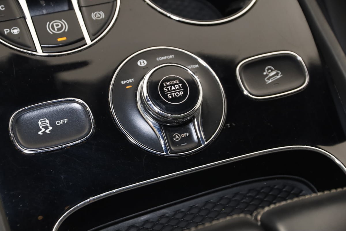 Used 2018 Bentley Bentayga AWD/4WD image 39
