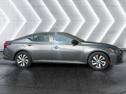 Used 2024 Nissan Altima 2.5 S image 8