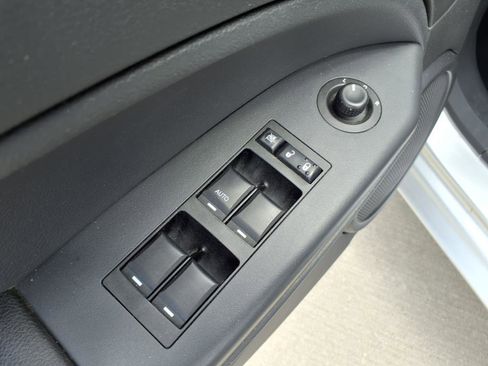 Used 2011 Dodge Caliber Mainstreet image 20