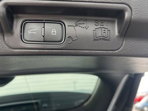 Used 2022 Ford Explorer Limited w/ Equipment Group 301A image 28