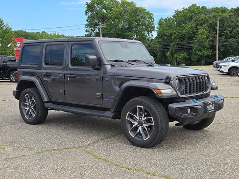 Used 2024 Jeep Wrangler Unlimited w/ Convenience Group AWD/4WD image 4