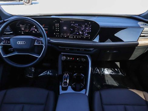 Used 2025 Audi Q5 Premium w/ Convenience Package image 16