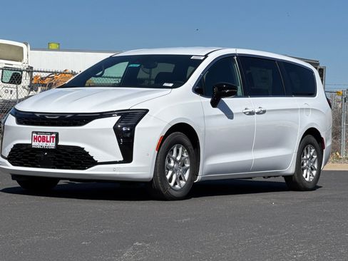 New 2027 Chrysler Pacifica Select FWD image 7