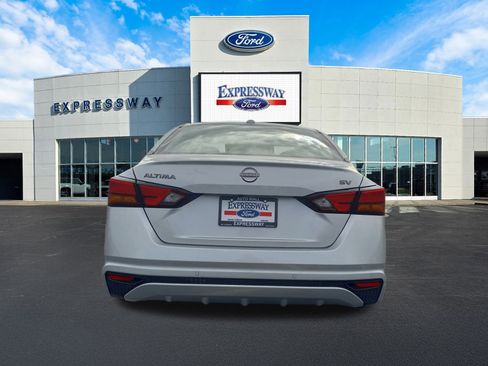 Used 2024 Nissan Altima 2.5 SV image 7