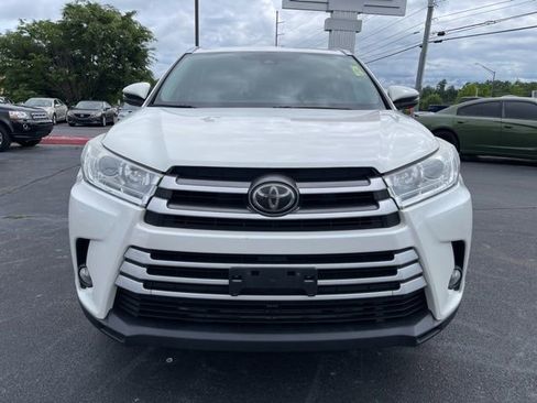 Used 2017 Toyota Highlander XLE FWD image 3