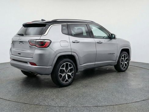 Used 2025 Jeep Compass Limited AWD/4WD image 9