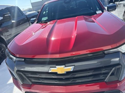Used 2024 Chevrolet Colorado LT w/ LT Convenience Package II image 2
