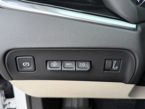 Used 2023 Buick Enclave Avenir w/ Avenir Technology Package AWD/4WD image 31