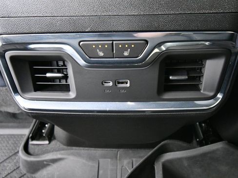 Used 2023 Chevrolet Silverado 1500 High Country w/ High Country Premium Package AWD/4WD image 17