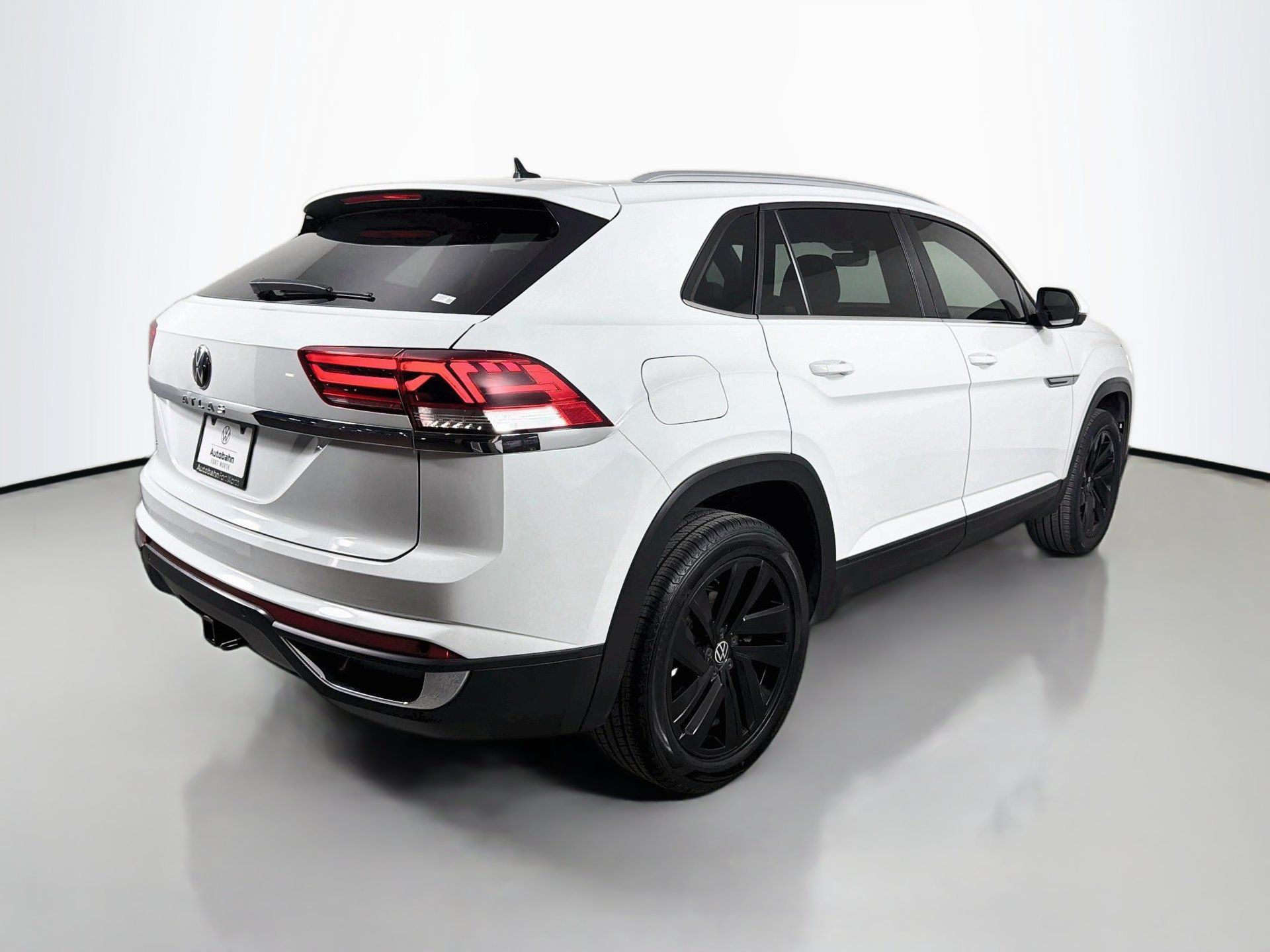 Used 2022 Volkswagen Atlas Cross Sport SE FWD image 5