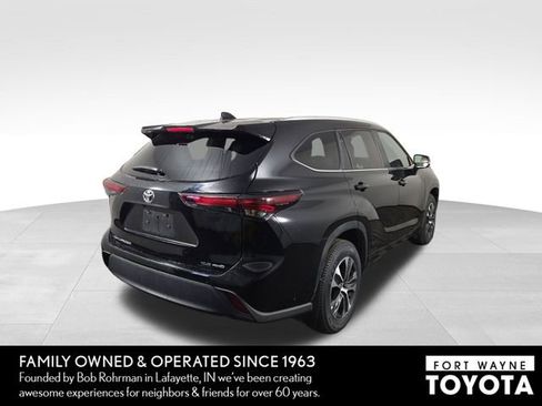 Used 2025 Toyota Highlander XLE AWD/4WD image 7