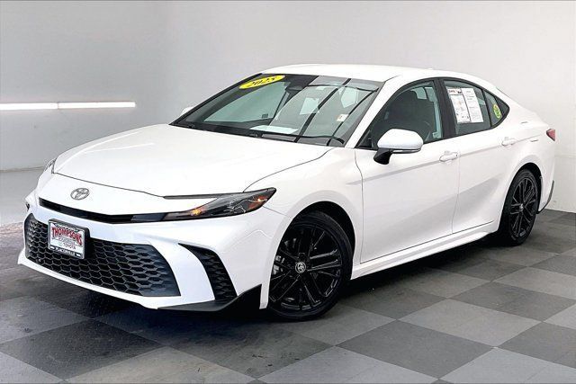 Used 2025 Toyota Camry SE FWD image 12