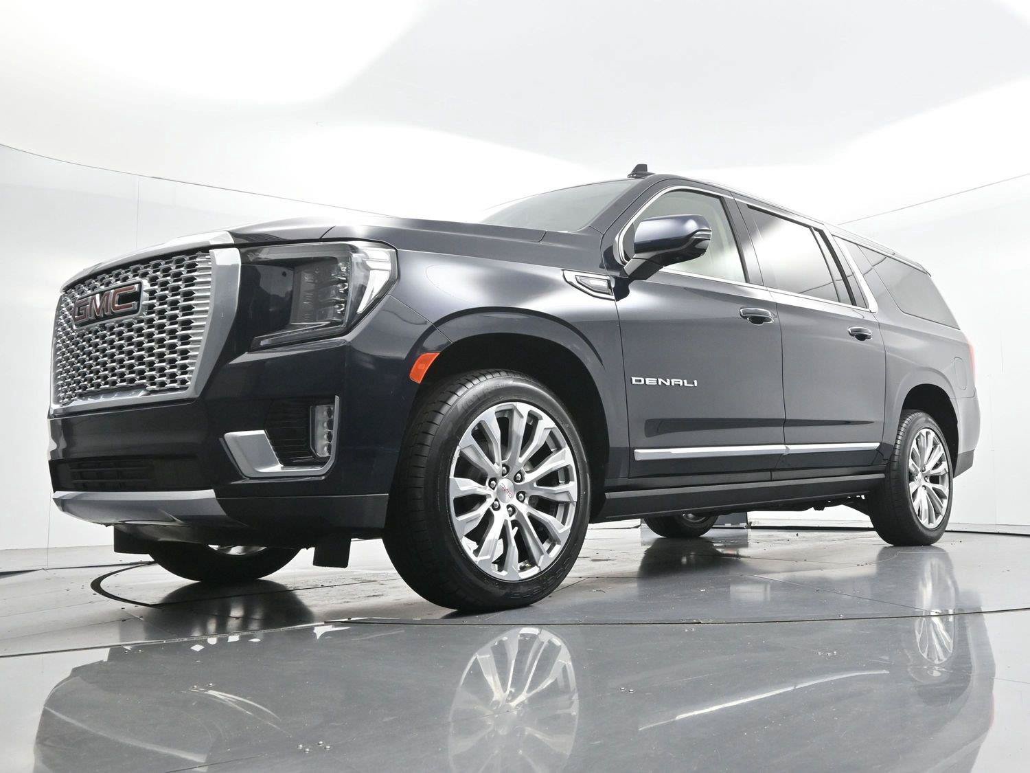 Used 2023 GMC Yukon XL Denali AWD/4WD image 53