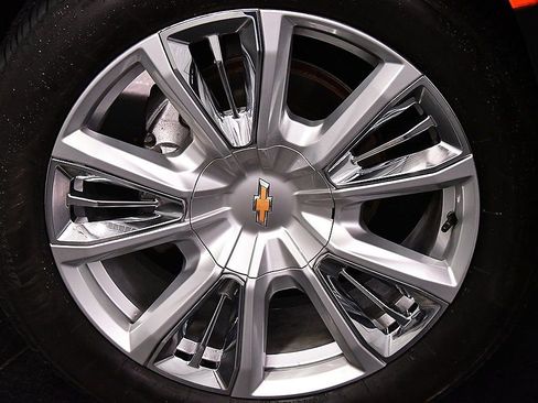 Used 2024 Chevrolet Suburban High Country AWD/4WD image 9