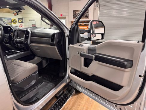 Used 2022 Ford F350 XLT w/ XLT Premium Package image 18