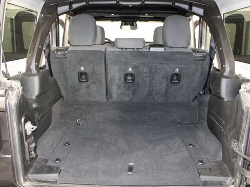 Used 2025 Jeep Wrangler Unlimited Sahara AWD/4WD image 16